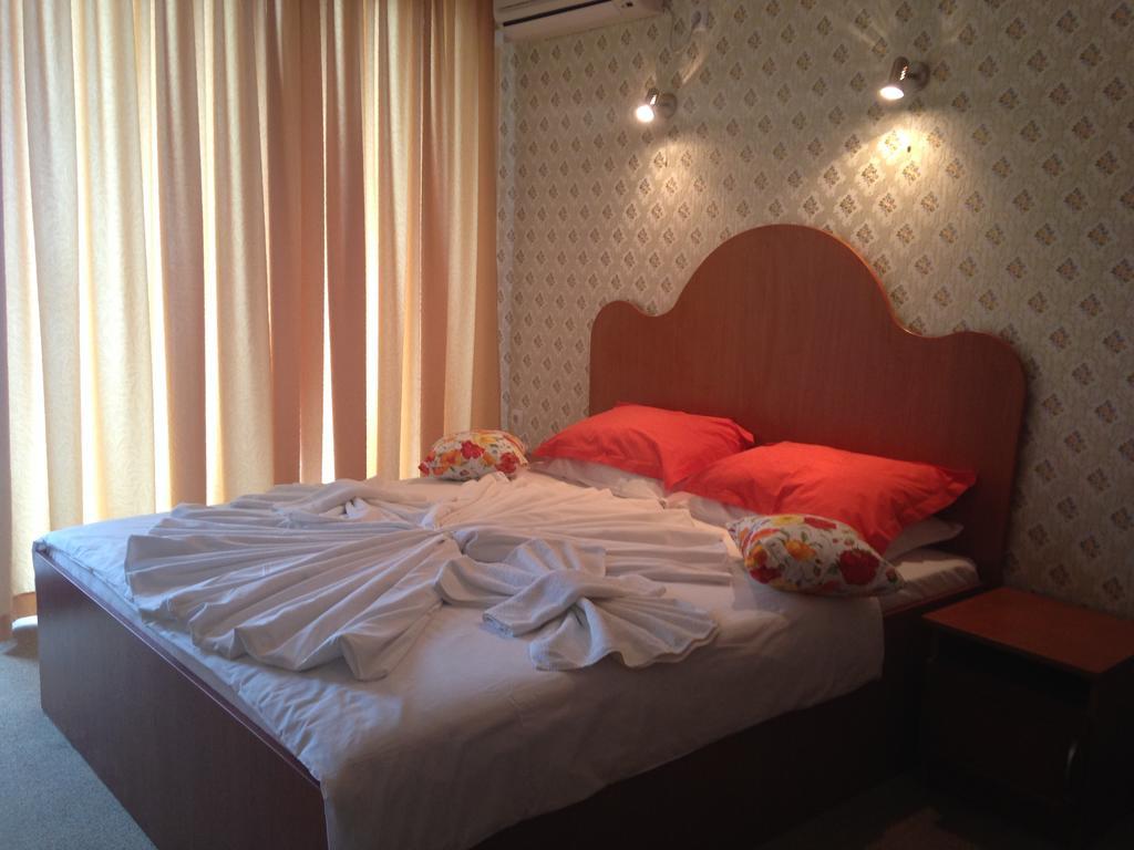 Family Hotel Deykin Napospart Kültér fotó